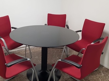 Vermieten: Round table meeting room