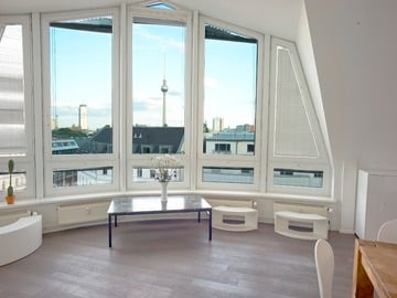 Rentals: Sun-drenched penthouse loft in Berlin Mitte with skyline view