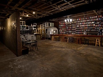 Vermieten: Speakeasy Bar and Lounge with Bookshelf Wall